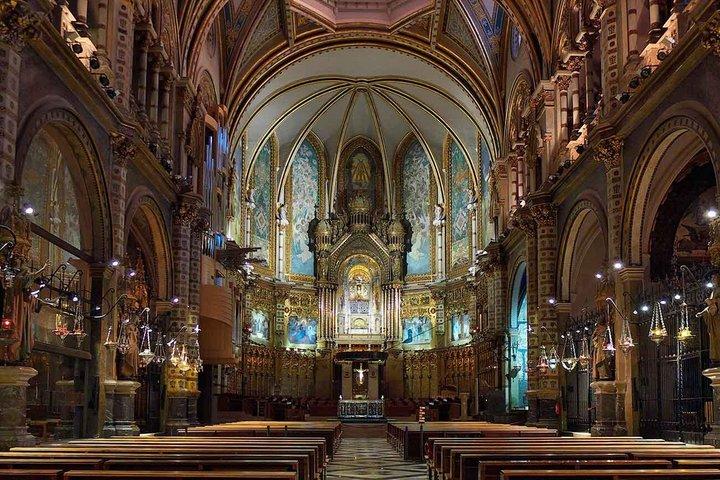 Montserrat Experience: Madonna, Museum & Scenic Train Journey