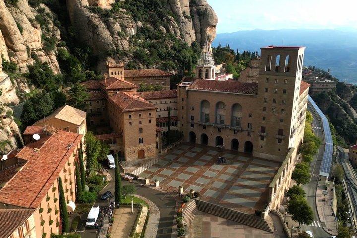 Montserrat Experience: Madonna, Museum & Scenic Train Journey