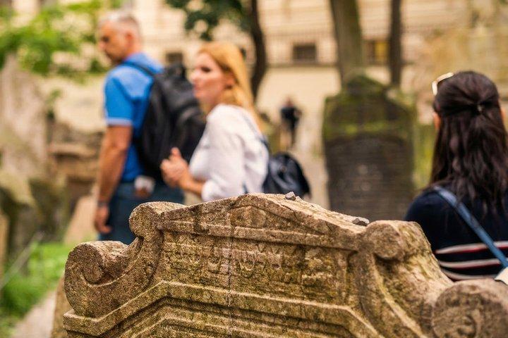 Prague Guided Jewish Quarter and Old Cemetery Tour with Tickets