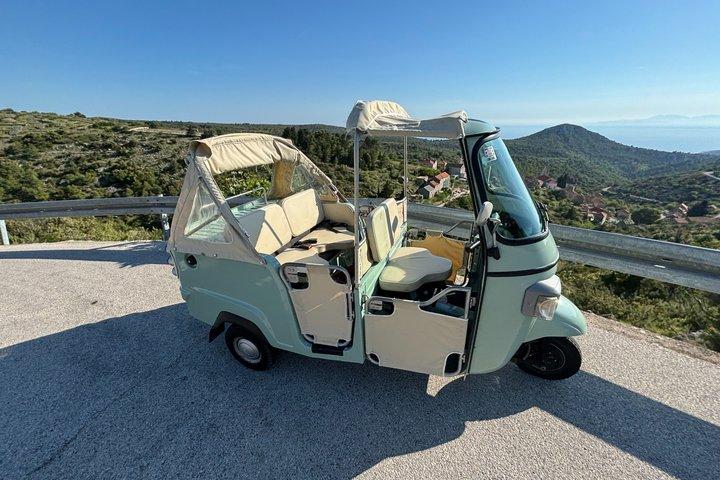 Stari Grad Private Tuk Tuk Tour with Wine Tasting
