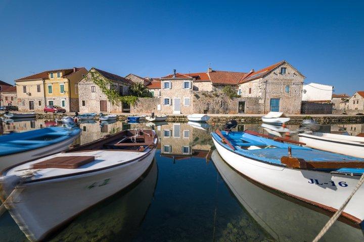 Stari Grad Private Tuk Tuk Tour with Wine Tasting