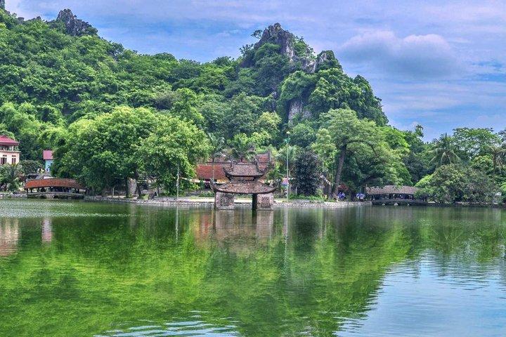 Explore Duong Lam Ancient Village from Hanoi by Jeep