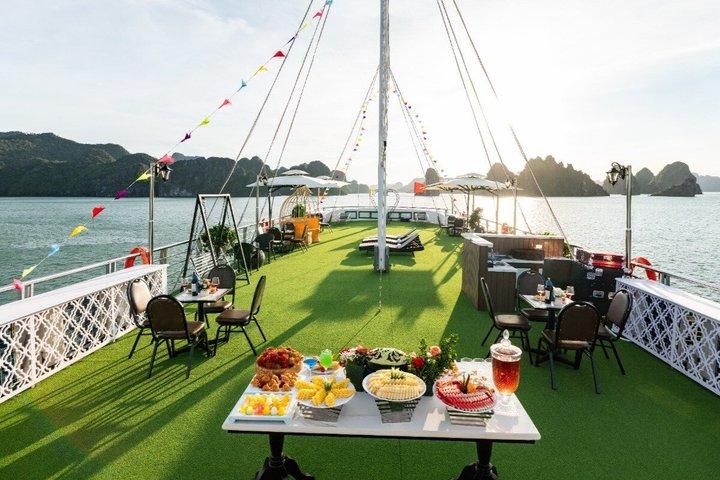 Hanoi: 5-Star Halong Bay Cruise with Kayak, Tasty Lunch & Jacuzzi