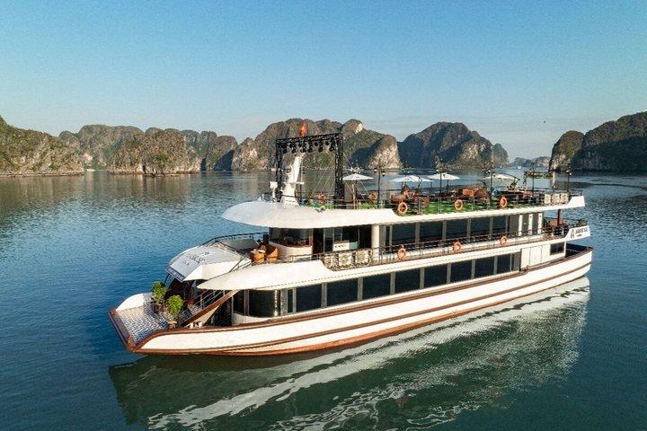 Hanoi: 5-Star Luxury Ha Long Bay Cruise with Kayaking & Lunch