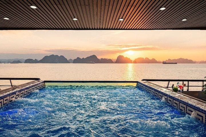 Hanoi: 5-Star Luxury Ha Long Bay Cruise with Kayaking & Lunch