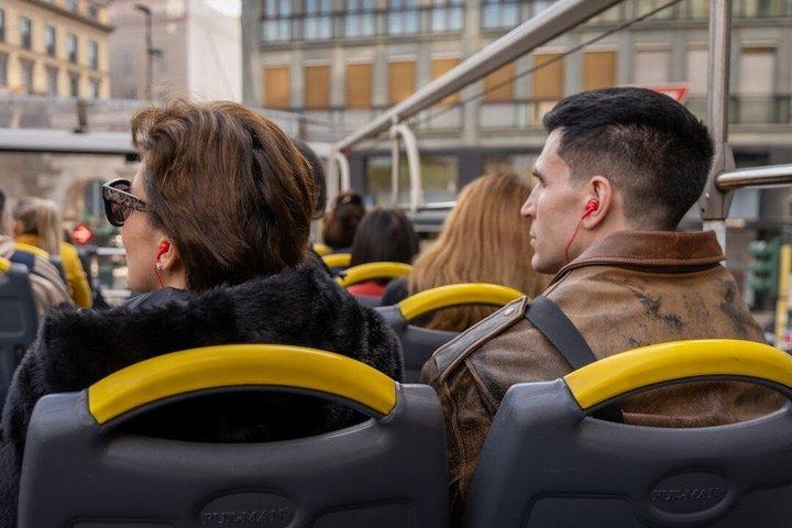 24-Hour "Gray Line" Milan Hop-On Hop-Off Tour with Audio Guide