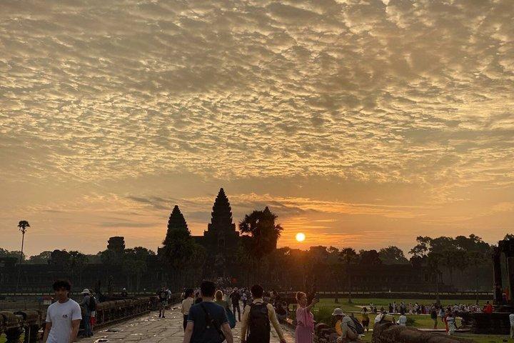 Wang 007 - One Day Explore Angkor Wat Small Loop Tour