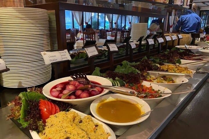 Nairobi Park, Beads, Giraffe and Fogo Gaucho Eating Experience