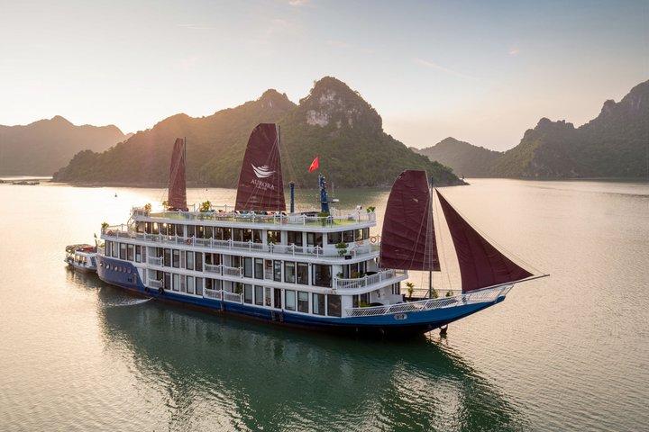 3 Day Aurora Luxury Cruise Lan Ha Bay and Viet Hai Village