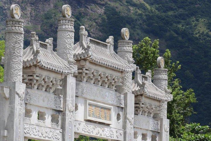 Hong Kong Lantau Island Tour: Cable Car, Big Buddha & Tai O Boat