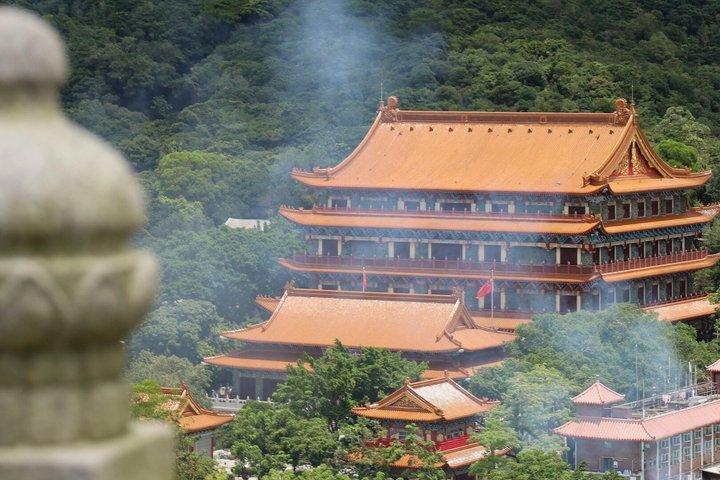 Hong Kong Lantau Island Tour: Cable Car, Big Buddha & Tai O Boat