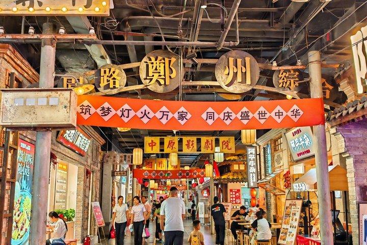 Chongqing Evening Food and Hotpot Walking Tour with Locals