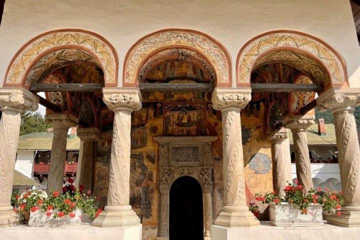 Peles Castle, Bran Castle, Rasnov Fortress and Sinaia Monastery Tour from Brasov