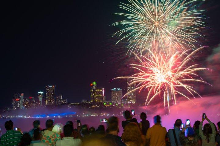 Niagara Falls Night Tour with Maid of the Mist and Fireworks