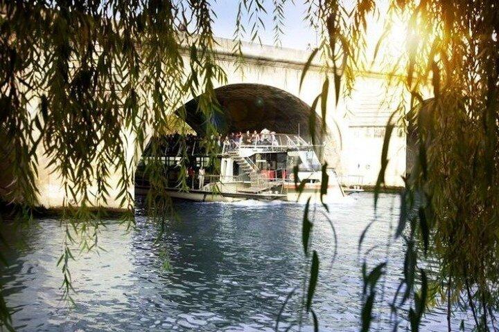 Paris - Vintage 2CV car guided tour + Cruise on the Seine