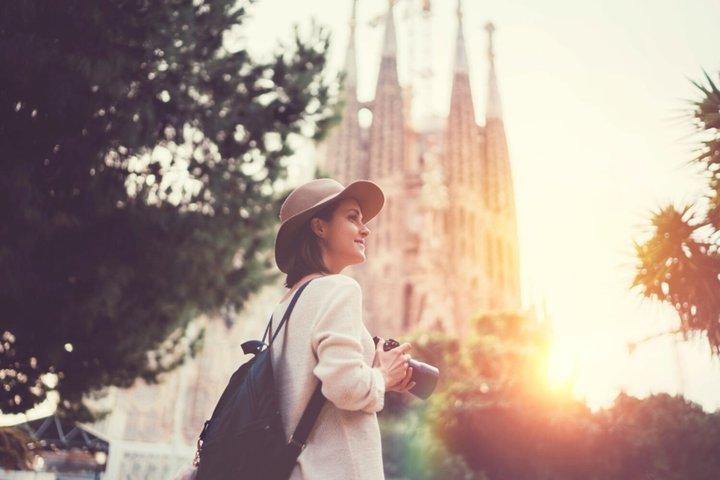 Barcelona Combo La Sagrada Familia entry & Hop-On Hop-Off Bus