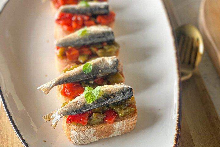 Lagos, Portimão & Carvoeiro: Wine Tasting, Tapas & Music Tour