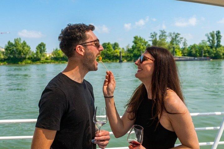 Private Bordeaux Food Tour: Market Tastings & Gourmet Cruise