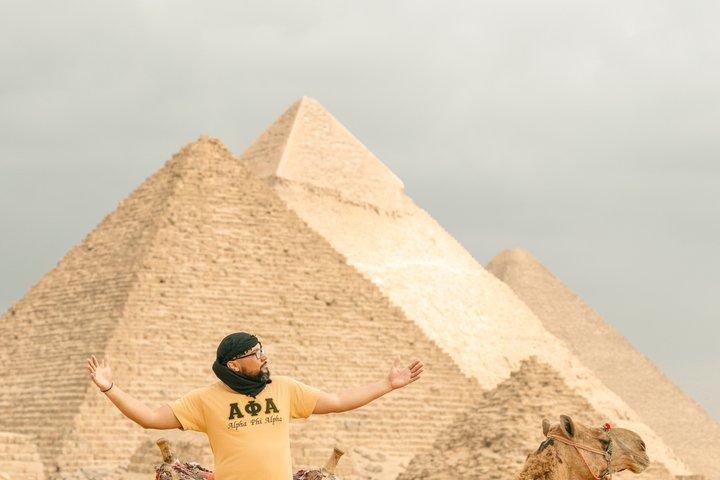 Private Half-day Tour to Giza Pyramids and Sphinx with Camel Ride and Lunch