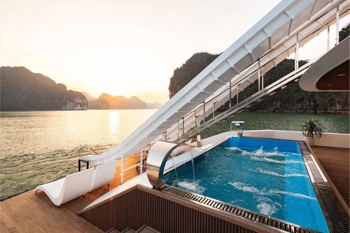 Hera Luxury Day Cruise with Lion Dance and Water Slide