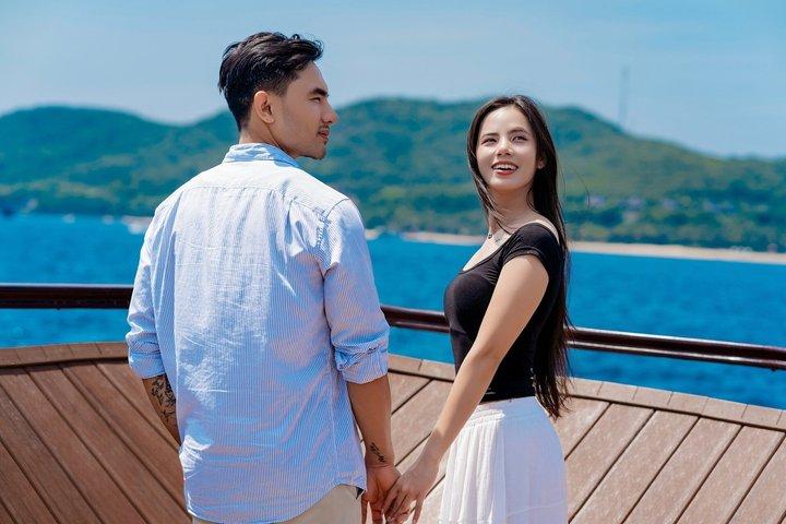 Nha Trang Bay Luxury Sunset Cruise with Cocktails and Dinner