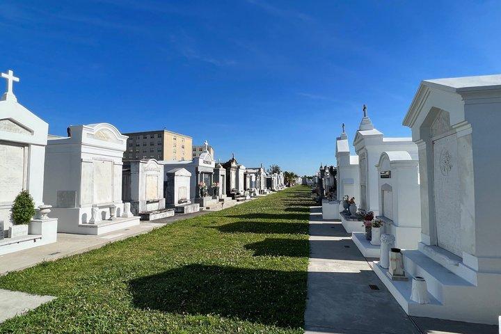 Beyond the Grave Cemetery Tour New Orleans