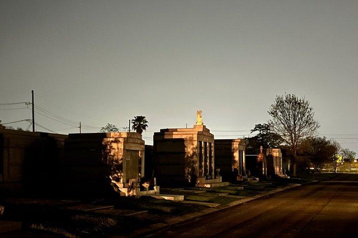 Beyond the Grave Cemetery Tour New Orleans