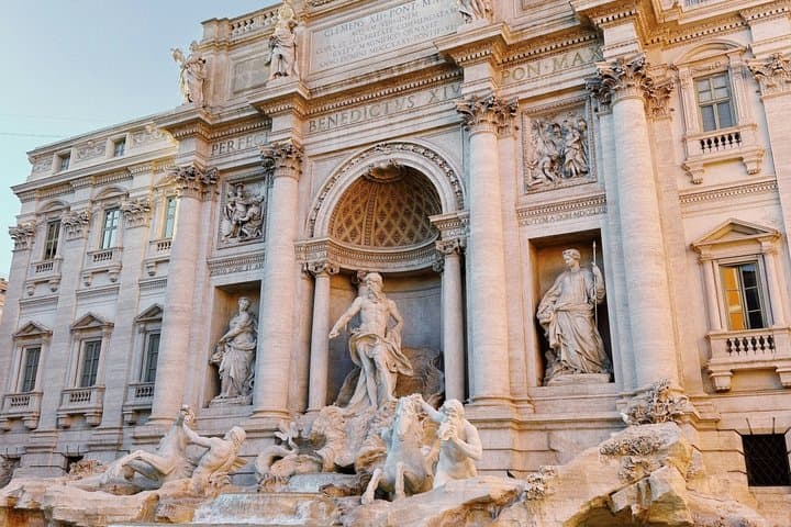 Trevi Fountain Small Group Tour and Entry Tickets