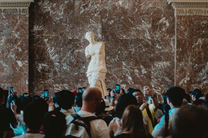 Paris Louvre Museum Guided Tour with Tickets