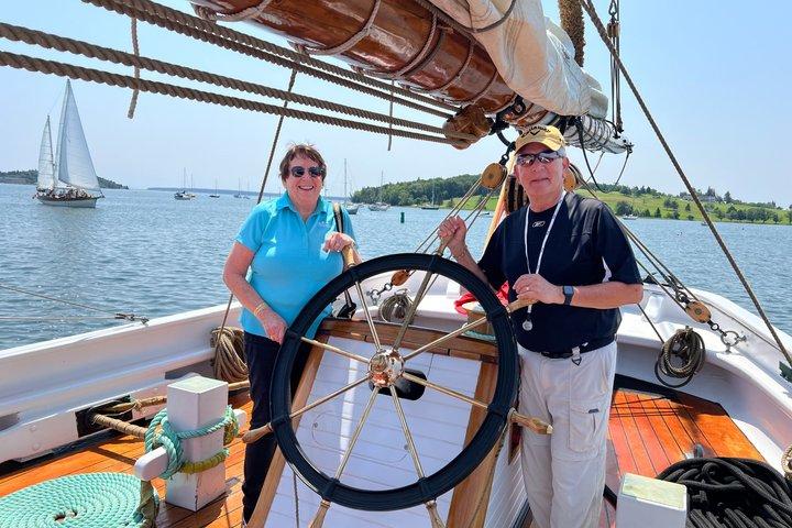 Private Peggys Cove, Mahone Bay & Lunenburg 6.5 Hour Tour