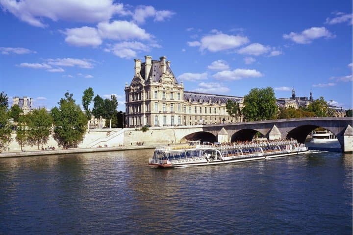 Paris Seine River Sightseeing Cruise Tour with Audio Guide