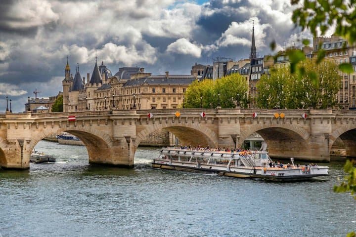 Paris Seine River Sightseeing Cruise Tour with Audio Guide