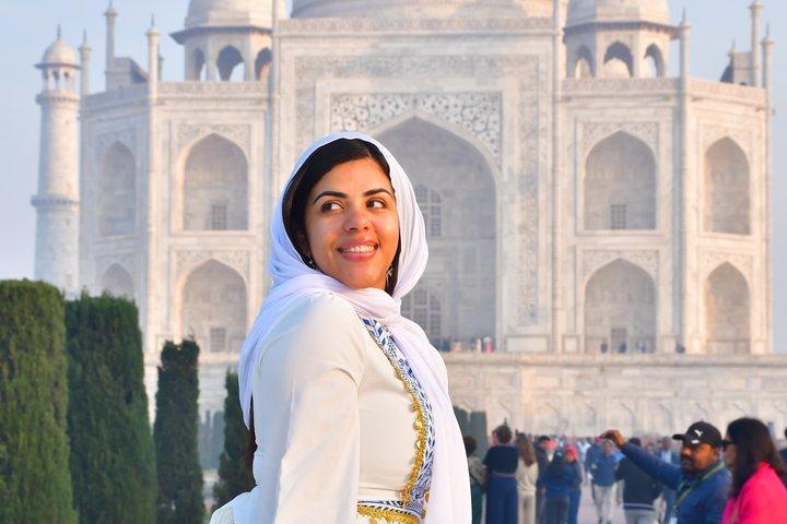 Same Day Bangalore to Agra Taj Mahal Tour with Round Trip Flights
