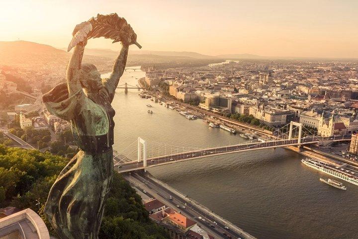 From Vienna: Budapest and Bratislava guided day trip with cruise