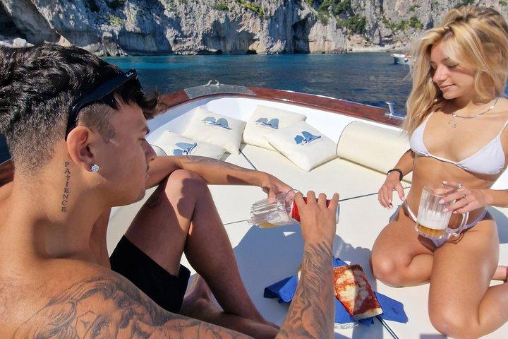 Capri Boat Tour : Small Group Luxury with Pizza and Beer
