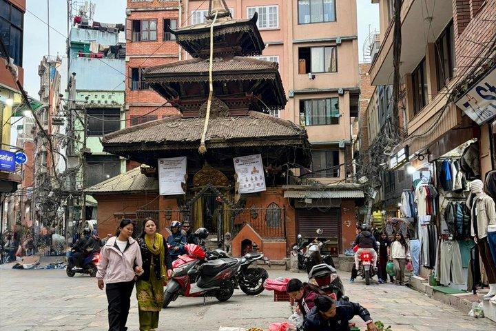 Kathmandu Food & Drink and Shopping Rickshaw Tour
