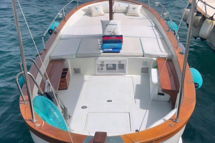 Tour of the Faraglioni of Capri and the Highlights of the island
