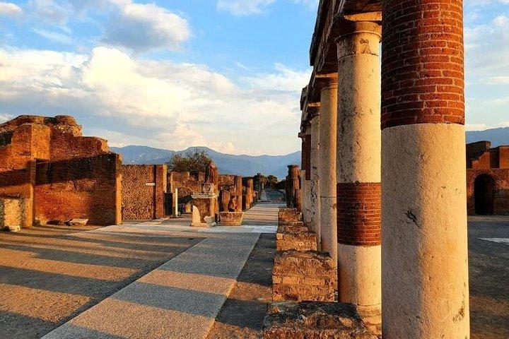 Pompeii tour at sunset time - A visit away from the crowds