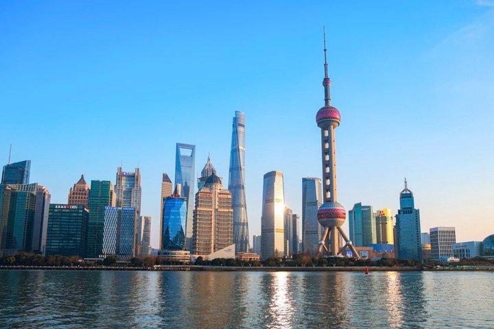 Shanghai Food Tour and Alleyways to Skyline with 8 Local Eats