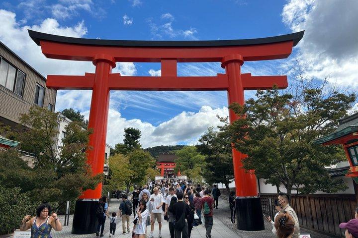 Early Bird Kyoto: Fushimi Inari, Nijo Castle & Golden Pavilion