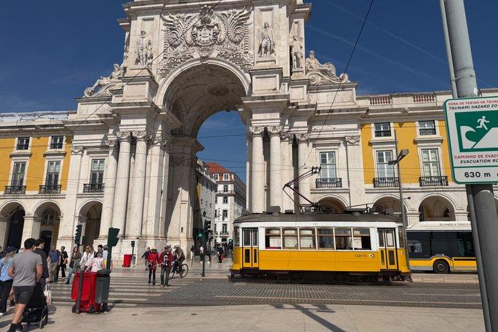 Lisbon Walking Tour Alfama Rossio and Castelo Sao Jorge