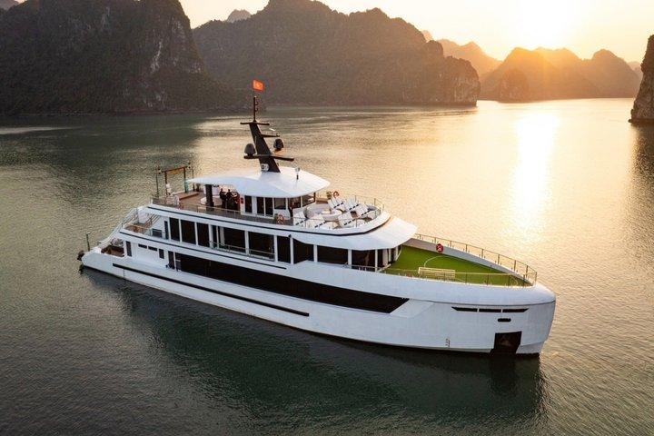 Hera Luxury Day Cruise: Ha Long Bay & Lan Ha Bay Tour