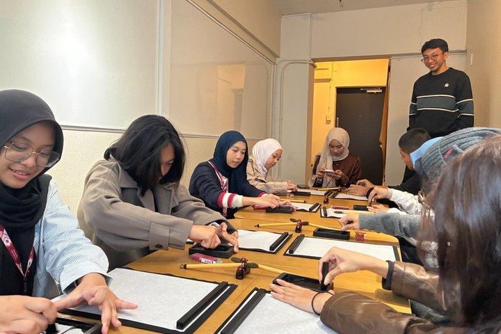 Tokyo: Private Japanese Calligraphy Art Experience in Shibuya