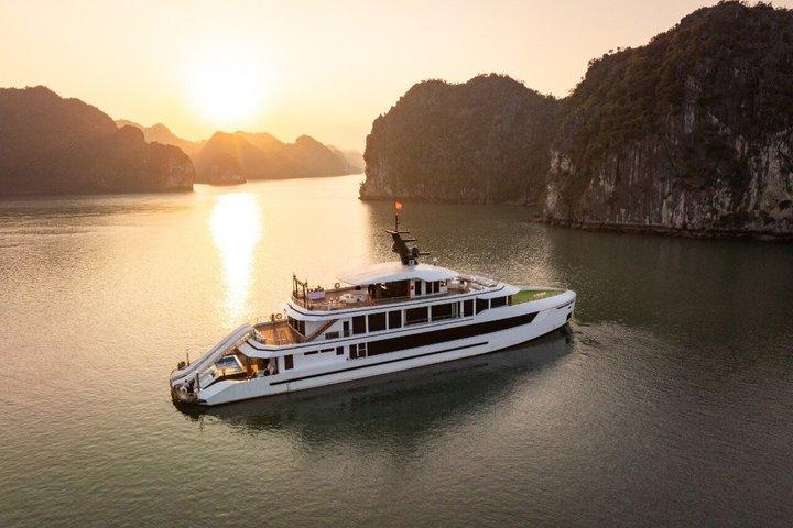 Hanoi: Luxury Discovery Ha Long & Lan Ha Bay 5-Star Scenic Cruise