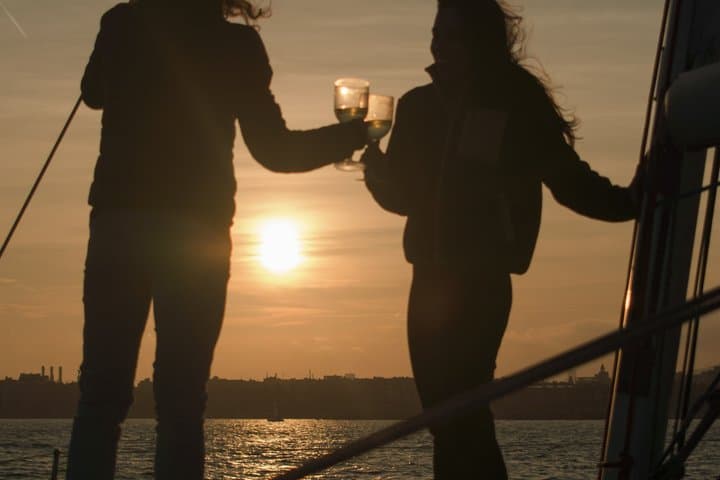 Private Sunset Sailing Trip in Barcelona with Drinks and Snacks