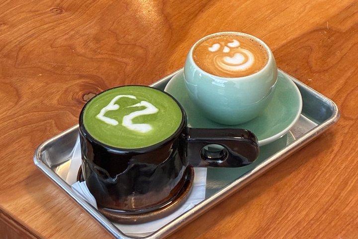 Shanghai Food Tour and Alleyways to Skyline with 8 Local Eats