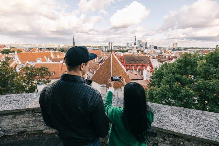 Tallinn Day Trip from Helsinki Ferry and Small Group Guided Tour