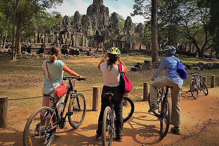 Angkor Sunrise Bike Tour with Breakfast & Lunch