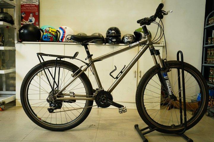 Classic Rental Bike in Siem Reap City Bike, Giant, Titanium