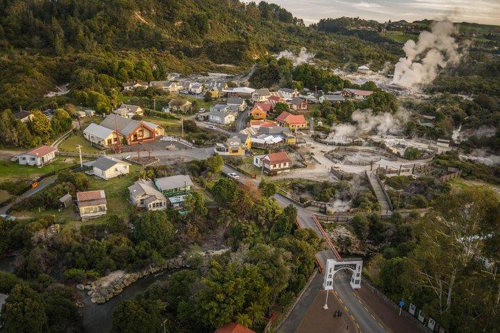 From Auckland, Rotorua Waiotapu & Maori Village Tour with Haka